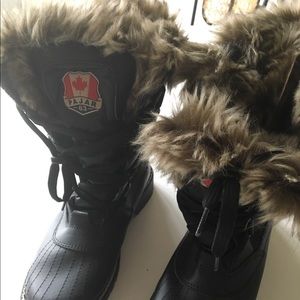 Pajar snow boots with faux fur